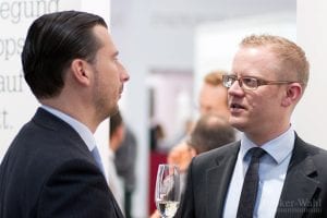Holger Fertig vom CFD-Broker RBS marketindex, im Gespräch mit dem Zertifikate Experten der Börse Stuttgart, Mike Michal, auf der Preisverleihung der Broker-Wahl 2012