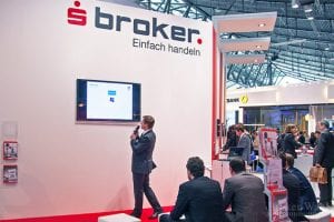 Der Stand des Onlinebroker Sparkassen Broker während einer Vorführung.