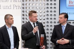 Auch wenn man es hier nicht direkt sieht: Daniel Schneider von der comdirect Bank hat sich durchaus über den zweiten Platz der Kategorie Fonds & ETF Broker des Jahres 2012 gefreut. Hier erklärt er gerade, wie sich die comdirect in diesem Segment aufgestellt hat.