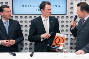 Börsenmoderator Holger Scholze will von Kai Friedrich (Cortal Consors) wissen, was Grund für die erfolgreiche Titelverteidigung als Futures Broker des Jahres ist